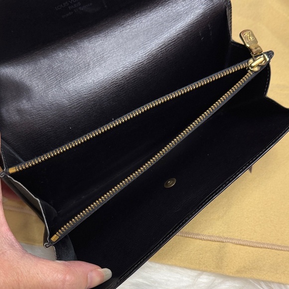 Louis Vuitton Sac d’Epaule Bucket Bag w/ Epi leather wallet - Picture 10 of 16